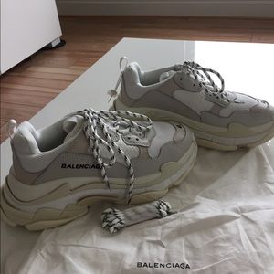 Dad sneakers triple s